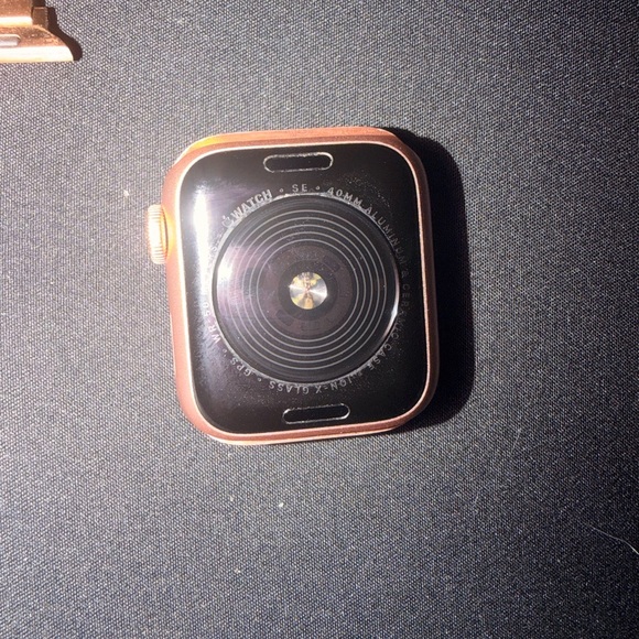 APPLE WATCH SE 40mm Rose Gold - Picture 7 of 11